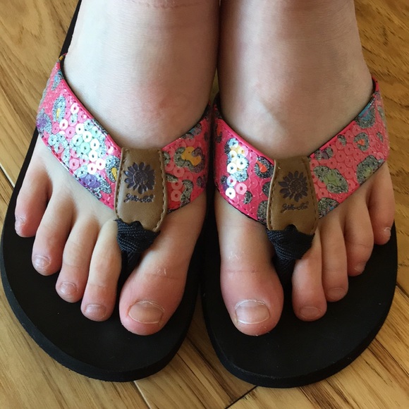 childrens yellow box flip flops